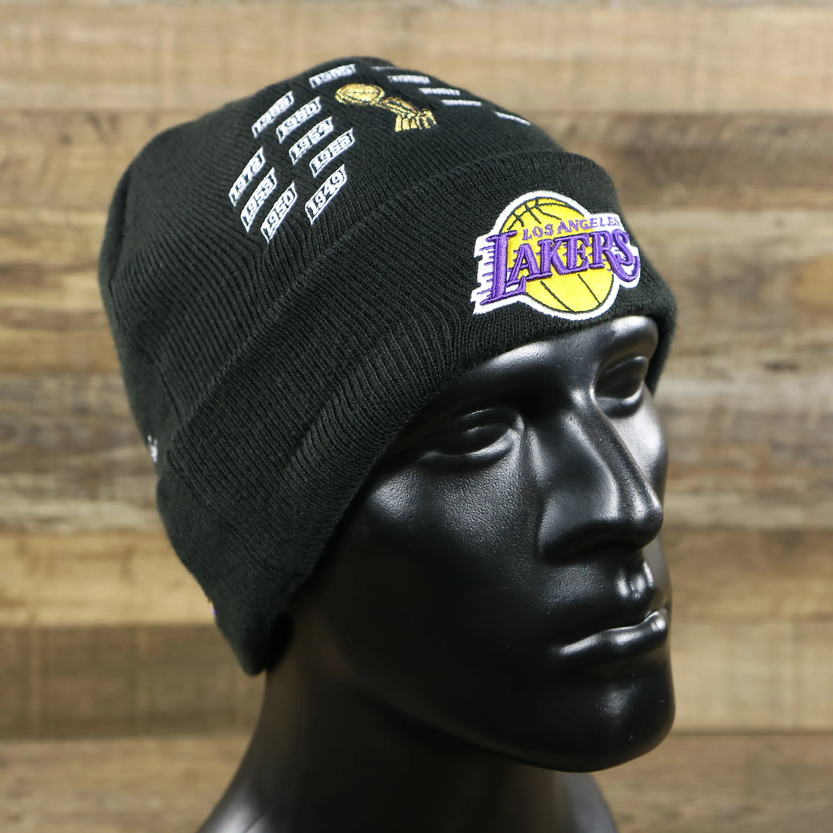 Los Angeles Lakers All Over NBA Finals Side Patch 17x Champion Knit Cuff Beanie | New Era, Black