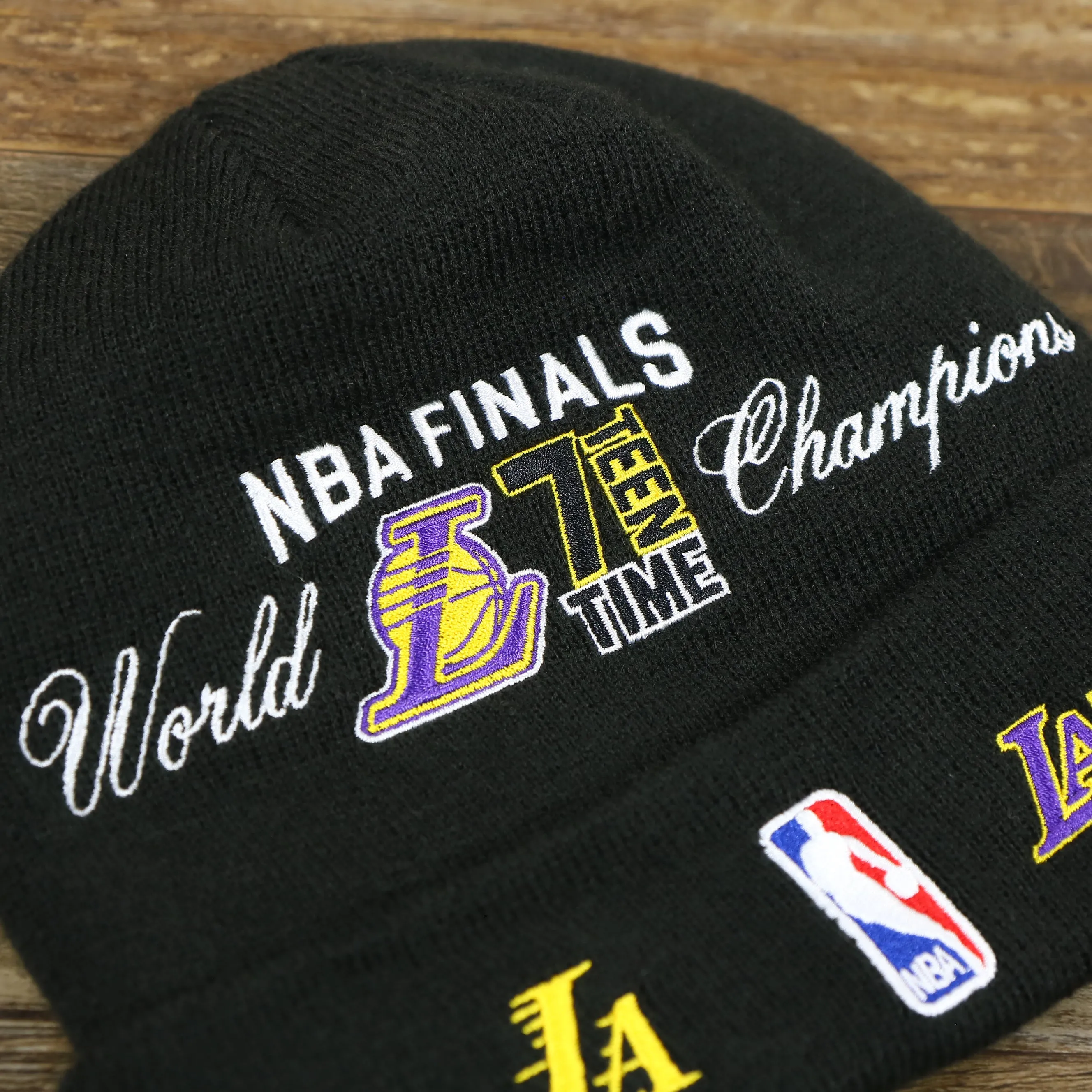 Los Angeles Lakers All Over NBA Finals Side Patch 17x Champion Knit Cuff Beanie | New Era, Black