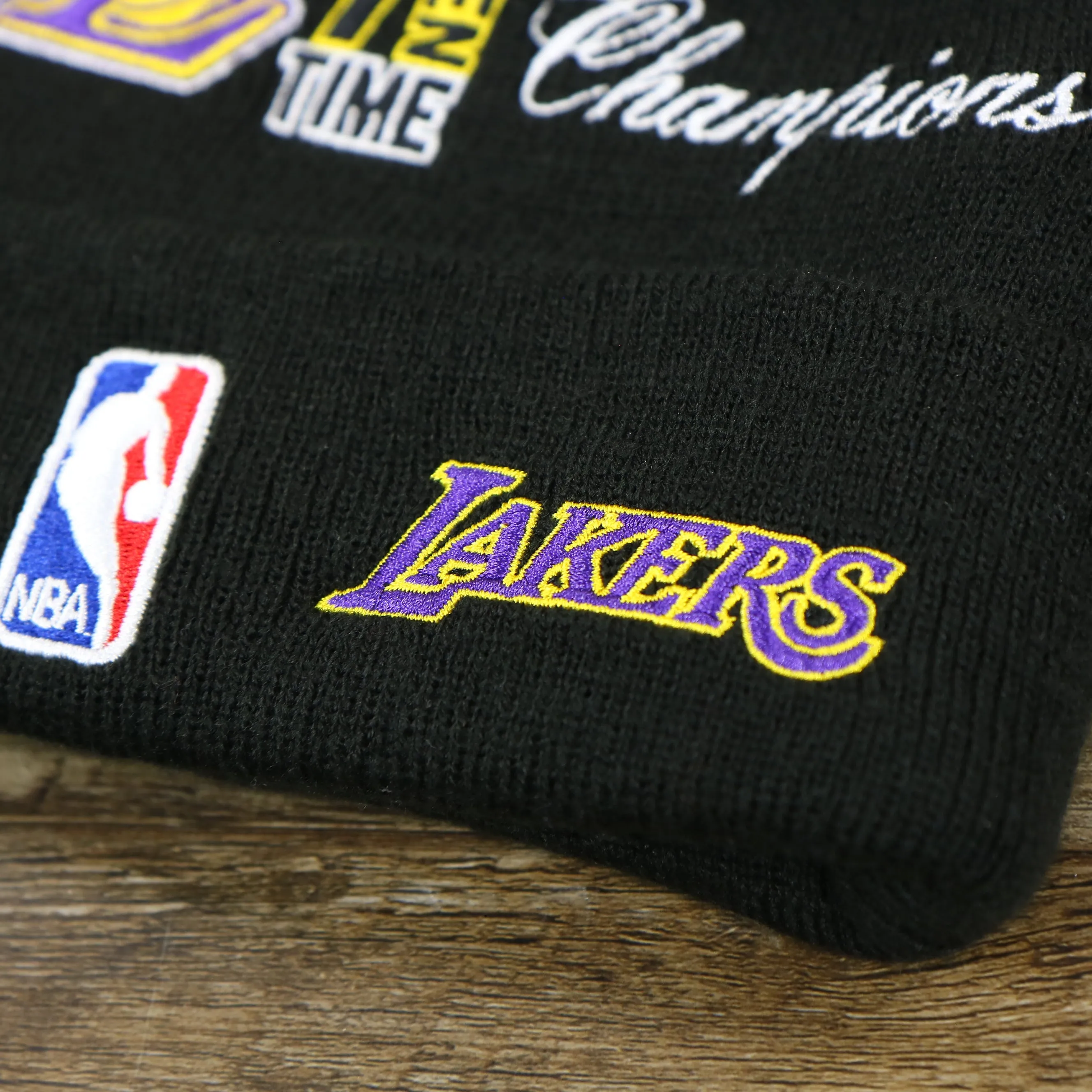 Los Angeles Lakers All Over NBA Finals Side Patch 17x Champion Knit Cuff Beanie | New Era, Black